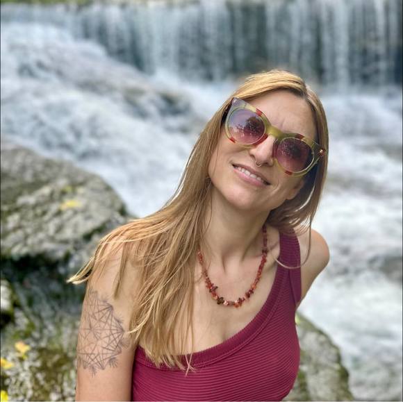 Meet your Posher, Amelia - Picture 1 of 1